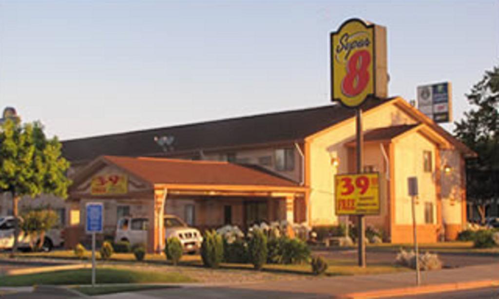 Super 8 By Wyndham ווילוס מראה חיצוני תמונה