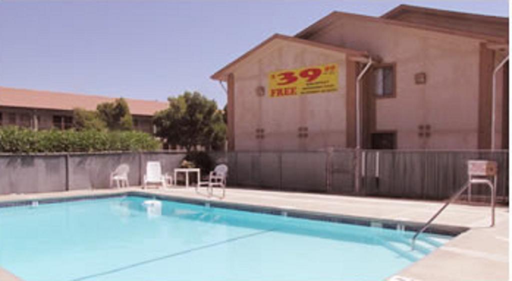 Super 8 By Wyndham ווילוס מראה חיצוני תמונה