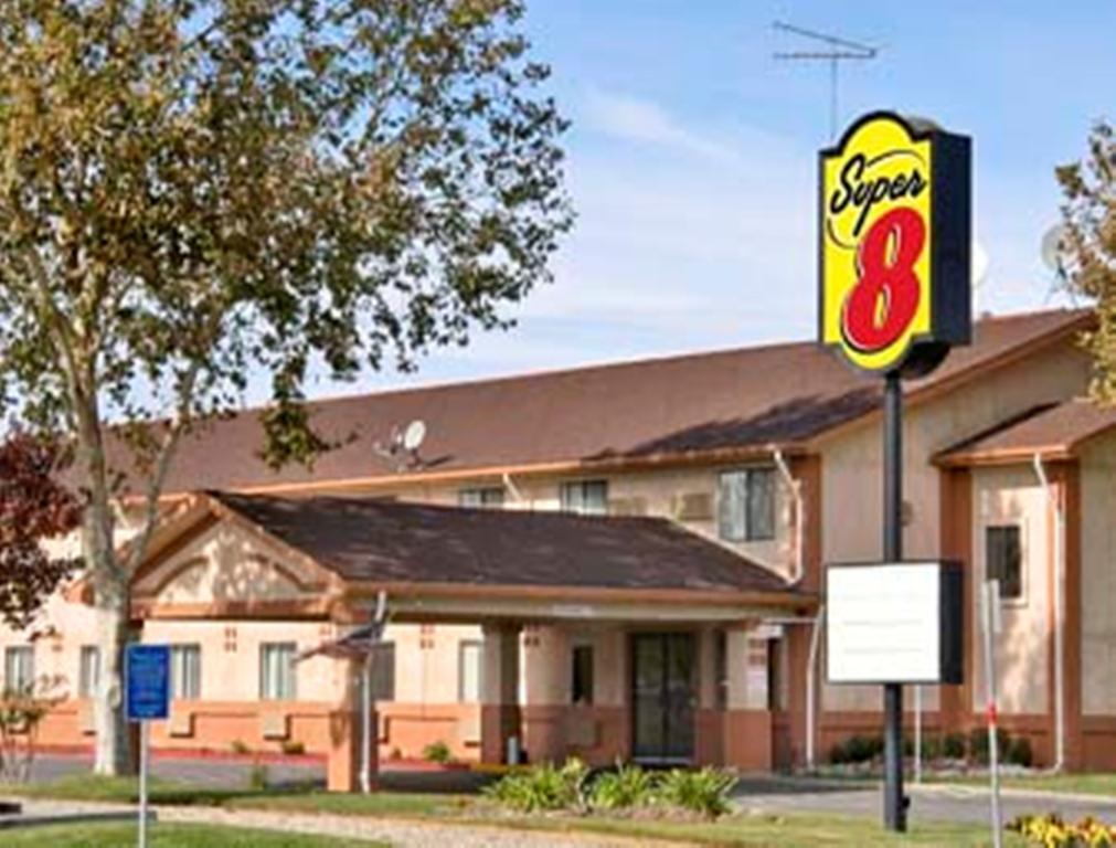 Super 8 By Wyndham ווילוס מראה חיצוני תמונה